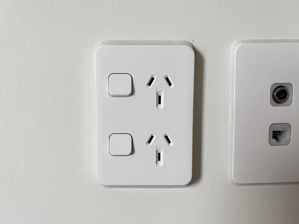 ニュージーランドのコンセントは「Oタイプ」